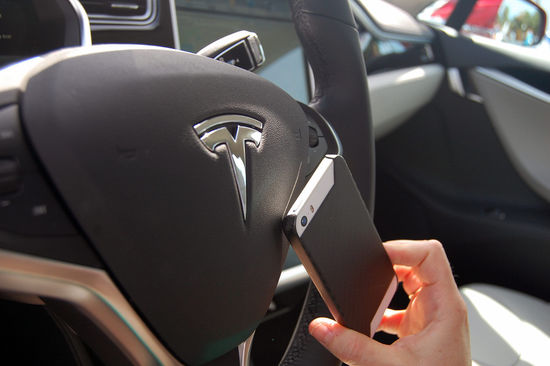 ˹Model S̼iPhone{